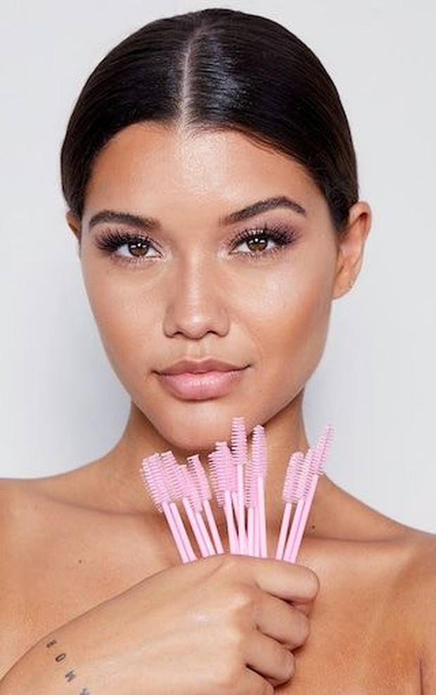 Pinterest.com/prettylittlething Pilih formula primer yang membantu bulu mata tetap sehat dan lentik.