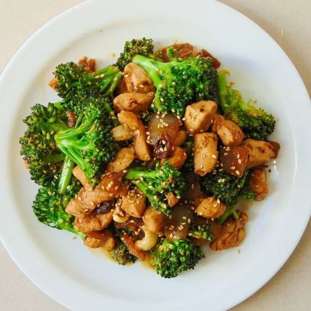 Brokoli merupakan salah satu sayuran hijau yang memiliki kandungan protein paling tinggi.