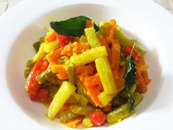 Resep Acar Kuning Timun Wortel Bumbu Kuning yang Renyah Segar