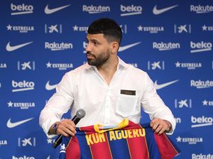 Video: Latihan Perdana Sergio Aguero di Barcelona