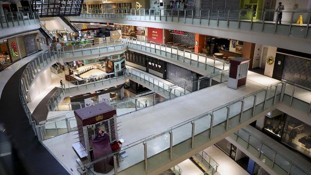 Suasana Sepi Malaysia saat Lockdown A view of a deserted shopping mall during a lockdown due to the coronavirus disease (COVID-19) outbreak, in Kuala Lumpur, Malaysia June 1, 2021. REUTERS/Lim Huey Teng