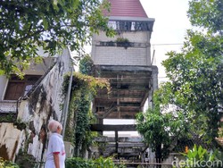 Tower Kamuflase Cerobong Asap Disegel Tahun 2013 Tapi Tak Dibongkar