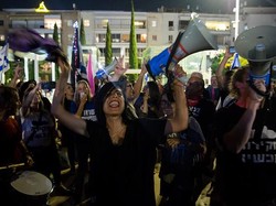 Tamatnya Kepemimpinan Netanyahu Disambut Suka Cita Warga Israel