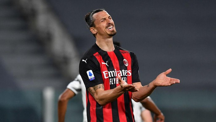 TURIN, ITALY - MAY 09: Zlatan Ibrahimovic of A.C. Milan reacts during the Serie A match between Juventus  and AC Milan at  on May 09, 2021 in Turin, Italy. Sporting stadiums around Italy remain under strict restrictions due to the Coronavirus Pandemic as Government social distancing laws prohibit fans inside venues resulting in games being played behind closed doors. (Photo by Valerio Pennicino/Getty Images)