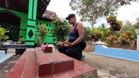 Lansia Ini 10 Tahun Tinggal di Makam Orang Tuanya