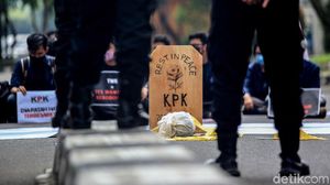 Bawa Batu Nisan dan Bendera Kuning, Mahasiswa Kritisi TWK KPK