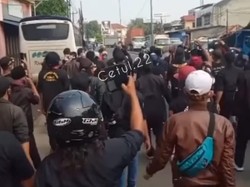 Sederet Fakta Bentrok Ormas-Debt Collector di Bekasi gegara Penarikan Mobil