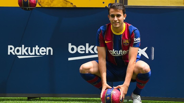 BARCELONA, SPAIN - JUNE 01: Eric Garcia reacts whilst posing for a photograph as he is presented as a FC Barcelona player at Camp Nou stadium on June 01, 2021 in Barcelona, Spain. (Photo by David Ramos/Getty Images)
