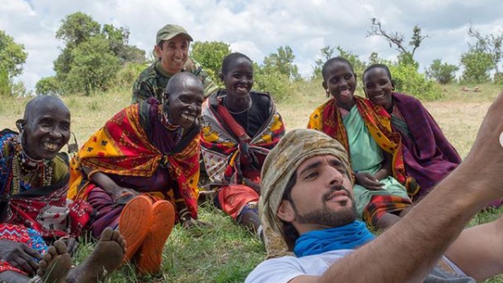 Ketika Pangeran Dubai Pamer Selfie Bareng Suku Maasai
