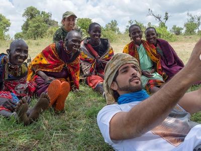 Ketika Pangeran Dubai Pamer Selfie Bareng Suku Maasai