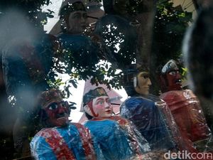 Geliat Perajin Ondel-ondel di Kampung Betawi Setu Babakan