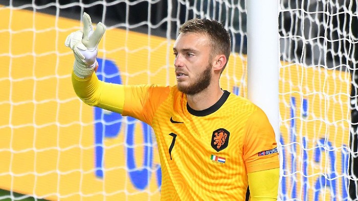 BERGAMO, ITALY - OCTOBER 14: Jasper Cillessen of Netherlands  gestures during the UEFA Nations League group stage match between Italy and Netherlands at Stadio Atleti Azzurri dItalia on October 14, 2020 in Bergamo, Italy. (Photo by Alessandro Sabattini/Getty Images)