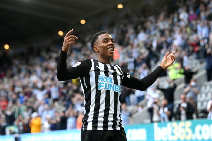 NEWCASTLE UPON TYNE, ENGLAND - MAY 19: Joe Willock of Newcastle United celebrates after scoring his team's first goal during the Premier League match between Newcastle United and Sheffield United at St. James Park on May 19, 2021 in Newcastle upon Tyne, England. A limited number of fans will be allowed into Premier League stadiums as Coronavirus restrictions begin to ease in the UK. (Photo by Stu Forster/Getty Images)