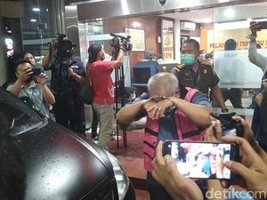 Kejagung Tahan 4 Tersangka Korupsi Izin Tambang, Termasuk Eks Dirut Antam