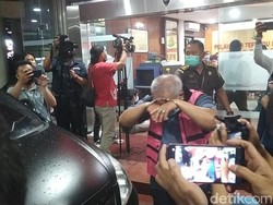 Kejagung Tahan 4 Tersangka Korupsi Izin Tambang, Termasuk Eks Dirut Antam