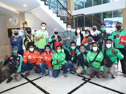 Ketua MPR Serahkan Paket Bantuan Susu untuk 1.500 Pengemudi Ojol