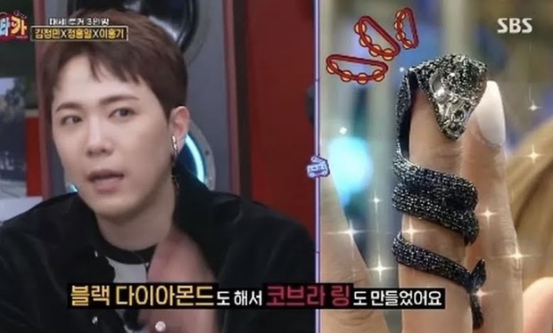 Lee Hongki menggunakan cincin berbentuk ular kobra (foto: koreaboo)