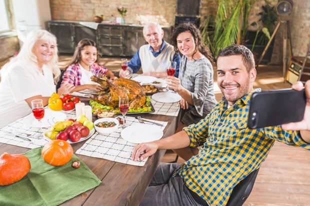 Memanfaatkan Waktu untuk Bersama/Foto: freepik.com Manfaatkan waktu untuk bersama orang terdekat saat ini.