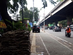 Dishub Sempat Razia di Trotoar Depan Halte Kayu Putih Rawasari