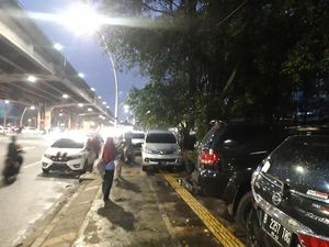 Cegah Parkir Liar, Pemkot Jakpus Akan Pasang Barier di Trotoar Rawasari Cegah Parkir Liar, Pemkot Jakpus Akan Pasang Barier di Trotoar Rawasari