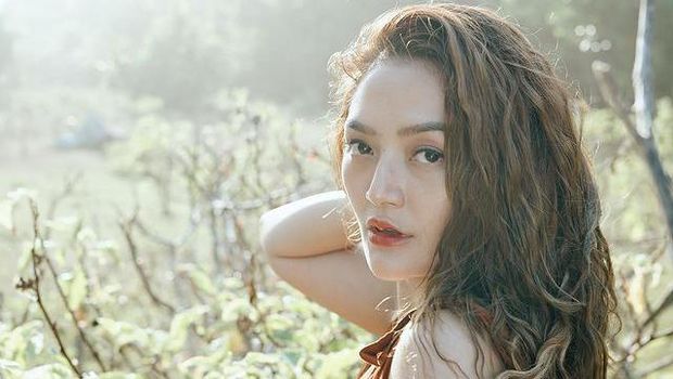 Siti Badriah dan suaminya sedang menikmati liburan di Bali. Yuk kita intip momen keseruan mereka saat liburan!