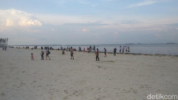 Pantai Pasir Putih PIK 2 / Sumber : travel.detik.com