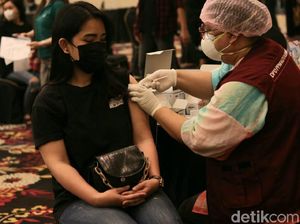 2.709 Pelaku Buparekraf Bandung Jalani Vaksinasi COVID-19 Dosis Kedua 2.709 Pelaku Buparekraf Bandung Jalani Vaksinasi COVID-19 Dosis Kedua