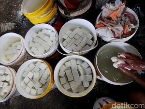 Perajin Tahu di Solo Tetap Produksi Kala Harga Kedelai Naik
