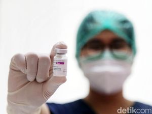 Momen Ratusan Lansia di Purwakarta Jalani Vaksinasi COVID-19