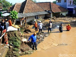 Imbas Tanggul 3 Meter di Bandung Jebol, Ratusan Rumah Terdampak!