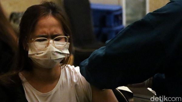 Ribuan Pelaku Buparekraf di Bandung Divaksin Corona Dosis Kedua
