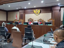 Saksi Ungkap Proses Penyerahan Fee Bansos Corona Rp 14,7 M ke Juliari