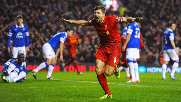 LIVERPOOL, ENGLAND - JANUARY 28:  Steven Gerrard of Liverpool celebrates after scoring the opening goal during the Barclays Premier League match between Liverpool and Everton at Anfield on January 28, 2014 in Liverpool, England.  (Photo by Laurence Griffiths/Getty Images)