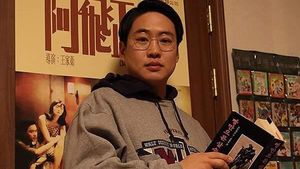 Lekat dengan Peran di Reply 1988, Gaya Baru Ahn Jae Hong Bikin Pangling!