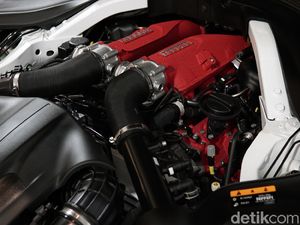 Ferrari Punya Mekanik Terbang, Keliling Indonesia Demi Rawat si Kuda Jingkrak Ferrari Punya Mekanik Terbang, Keliling Indonesia Demi Rawat si Kuda Jingkrak