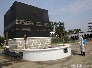 Asrama Haji Disemprot Disinfektan