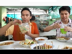 Bikin Laper! Anwar Bab Makan Kenyang Nasi Goreng Kambing Legendaris