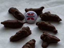 Yummy! Pastry Chef Ini Bikin Cokelat Isi Serangga Cicada