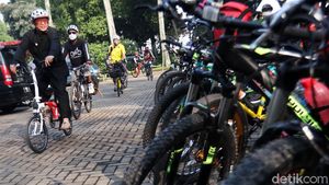 Hari Sepeda Sedunia, Wawali Bandung Gowes ke Balai Kota