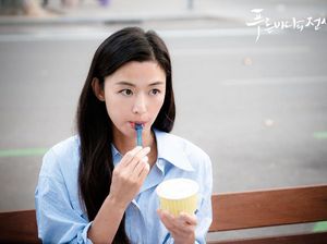 Cantiknya Jun Ji Hyun, Aktris Korea yang Hobi Minum Kopi Cantiknya Jun Ji Hyun, Aktris Korea yang Hobi Minum Kopi