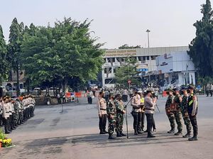 Kapolda Metro Beri Award 149 Nakes: Terima Kasih Pahlawan Kemanusiaan Kapolda Metro Beri Award 149 Nakes: Terima Kasih Pahlawan Kemanusiaan