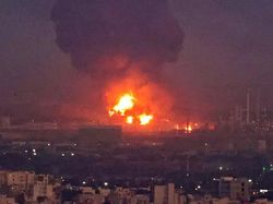 Video Dahsyatnya Kebakaran Kilang Minyak di Teheran Buntut Serangan Israel