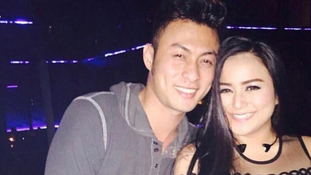 Berita Viral Selebriti dari InsertLive : Sempat Tunda Momongan, Juwita Bahar & Suami Ingin Program Bayi Tabung Usai 6 Tahun Menikah