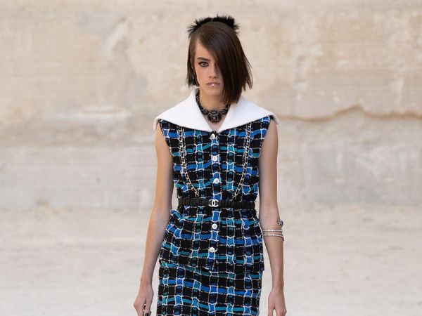 10 Koleksi Busana Chanel Resort 2022 yang Menampilkan Gaya Punk