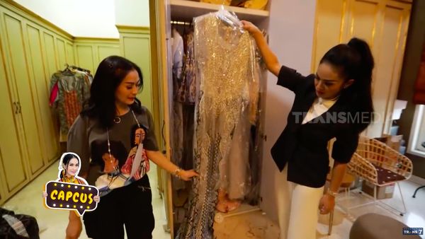 7 Potret Isi Lemari Baju Krisdayanti, Bikin Iis Dahlia Terkagum