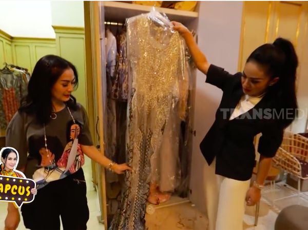 7 Potret Isi Lemari Baju Krisdayanti, Bikin Iis Dahlia Terkagum