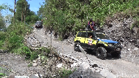 Foto: Naik Mobil Offroad Taklukkan Lereng Gunung Semeru