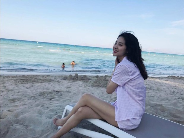 Outfit ke pantai ala Park Ju Hyun