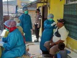 Tim Gabungan Polres & Nakes Gelar Swab Antigen Acak di Dompu