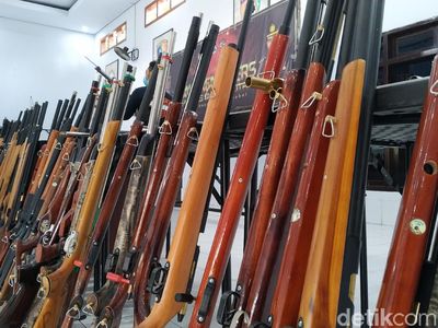 Polres Blitar Ungkap Industri Rumahan Senjata Ilegal